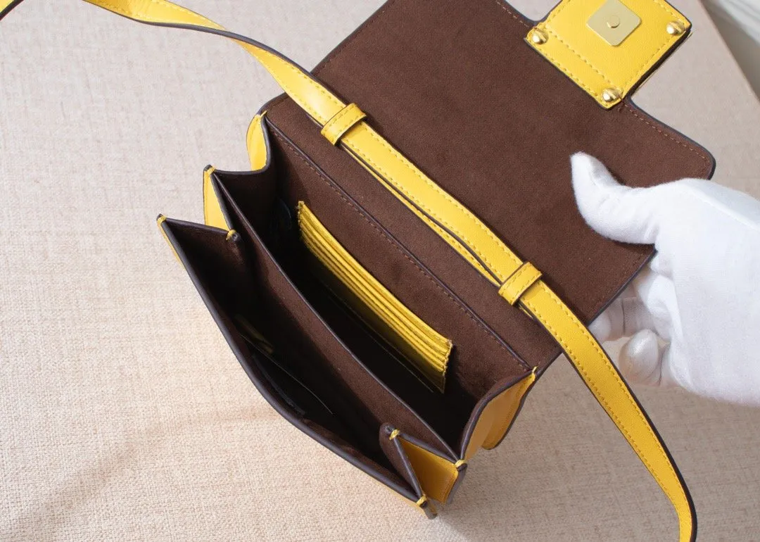 EN   Designer bags by Fendi 076