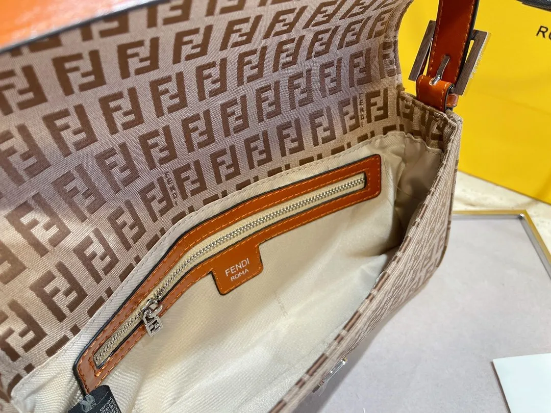 EN   Designer bags by Fendi 127