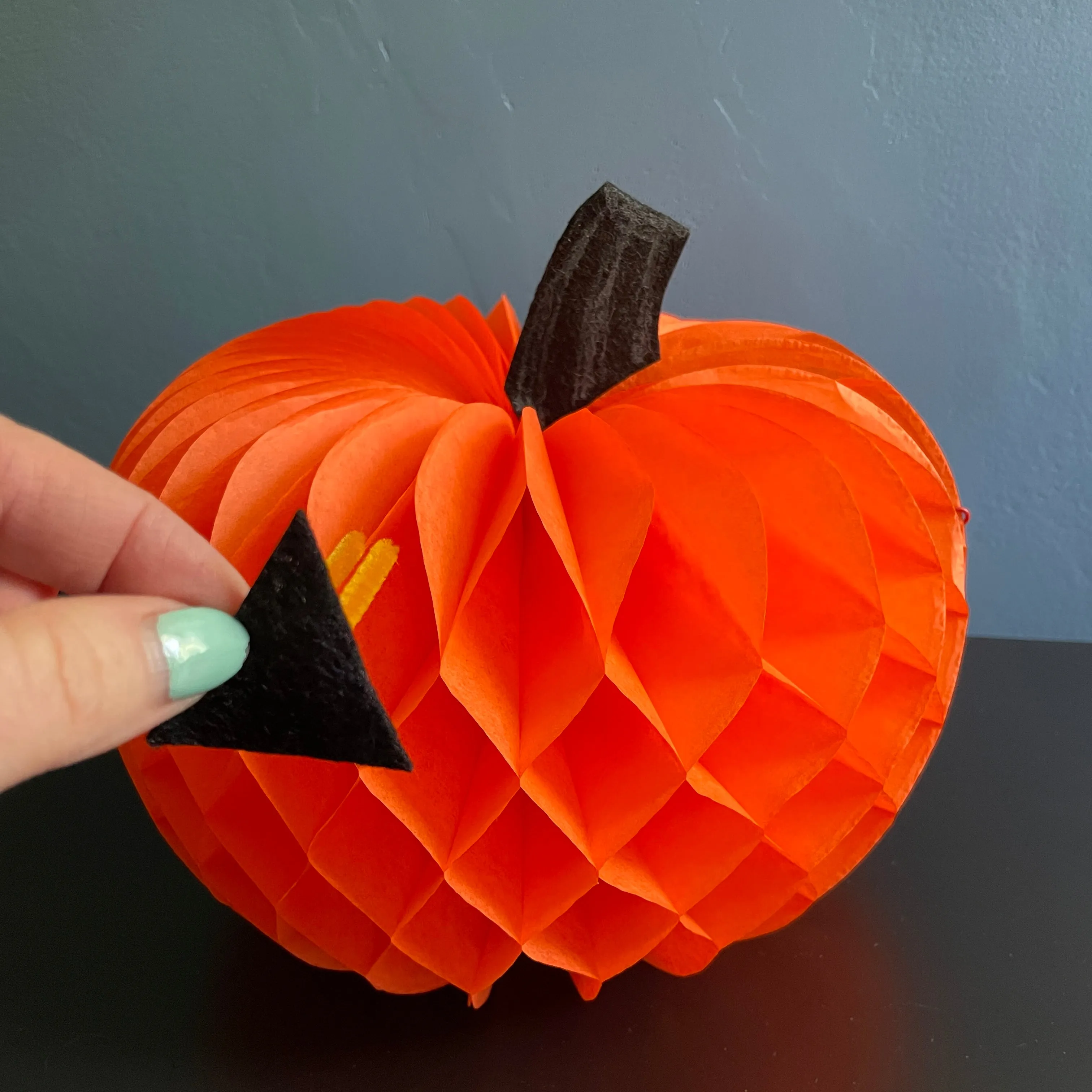 Honeycomb Jack-o-lantern Kit, 10" wide
