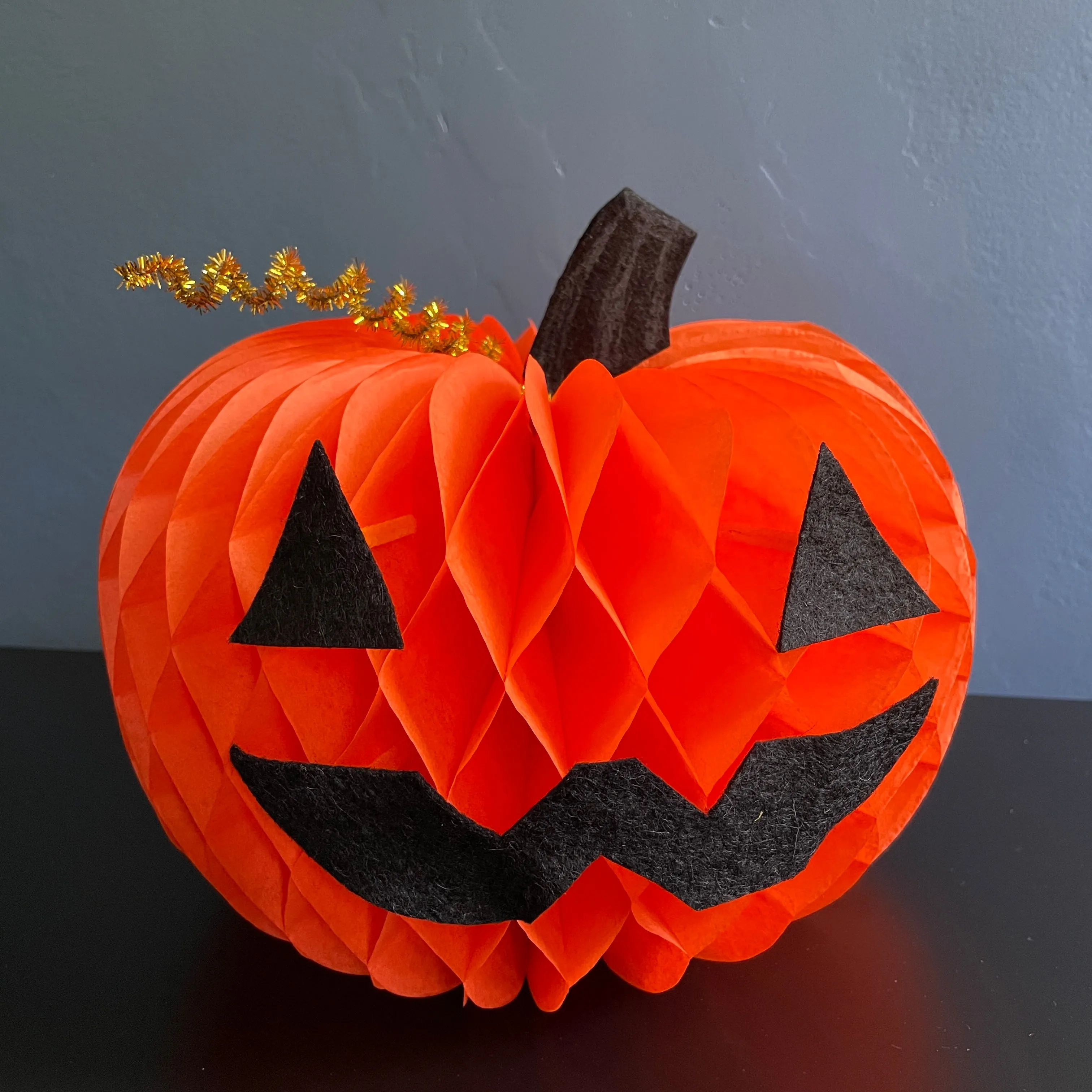 Honeycomb Jack-o-lantern Kit, 10" wide